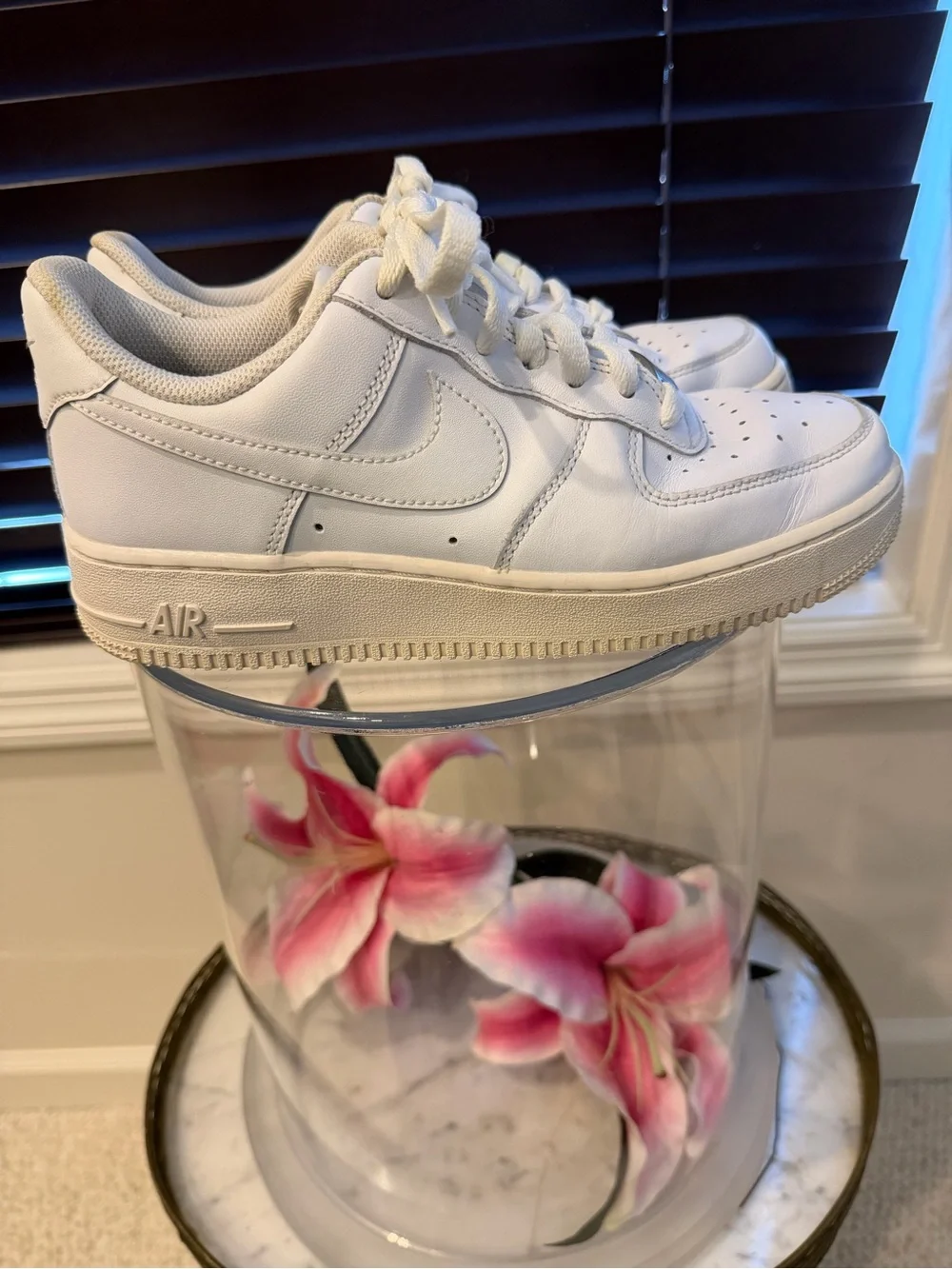 Nike Air Force 1 ‘07 Women’s Size 7.5 Triple White Leather Sneakers DD8959-100